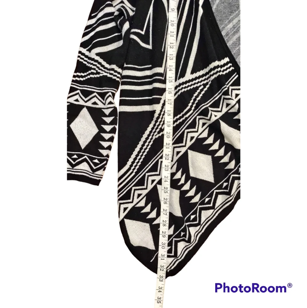 Black and White Waterfall Torrid Cardigan Size 0 - Picture 11 of 11